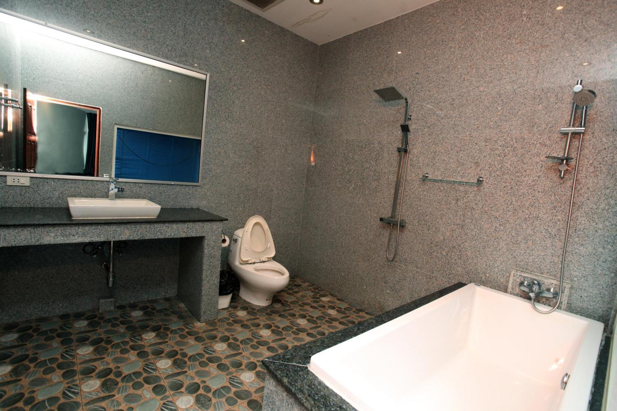 Hotel Koenig Near Walking Street Pattaya
